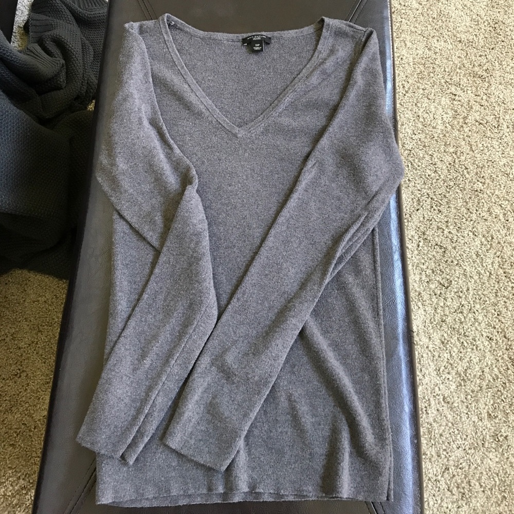 Ann Taylor gray v-neck lightweight sweater